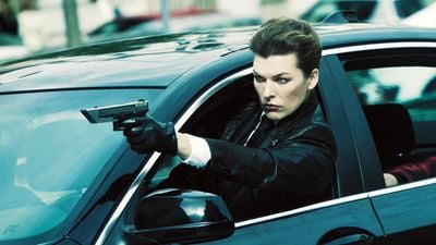 Krachende Action mit "Resident Evil"-Star Milla Jovovich: "Triple X" trifft "James Bond" im deutschen Trailer zu "The Rookies"