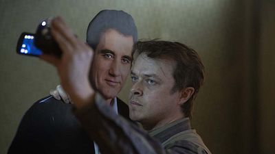 bild aus der news Abgefahrene Stephen-King-Adaption: Erster Trailer zur neuen Horror-Serie "Lisey’s Story" mit Starbesetzung