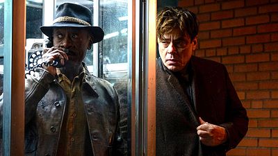 bild aus der news 3 Marvel-Stars als Gangster: Deutscher Trailer zu "No Sudden Move" – vom Regisseur von "Ocean’s Eleven"