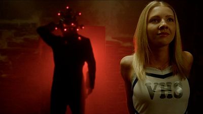 bild aus der news "Twilight"-Star spielt Schülerinnen-Killer: Deutscher Trailer zum Horror-Thriller "Do Not Reply"