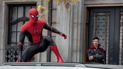 Hinter diesem "Spider-Man: No Way Home"-Gag steckt mehr, als ihr denkt: Darum hat einer der Helden Rückenschmerzen