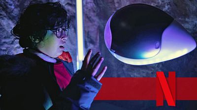 bild aus der news "Stranger Things" trifft "Transformers": Netflix-Trailer zu "The Last Bus" schickt Jugendliche in die Robo-Apokalypse