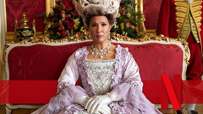 bild aus der news "Bridgerton" Staffel 2 auf Netflix: Kokst Queen Charlotte da etwa? Die Schnupf-Szenen erklärt