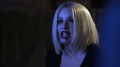 Deutscher Trailer zum bitterbösen Vampir-Horror "Jakob’s Wife": Hilfe, meine Frau hat den Gärtner gebissen!