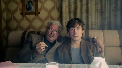 Nach "Sonnenallee" und "NVA" kommt "Stasikomödie": Stargespickter Trailer mit David Kross und Tom Schilling
