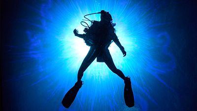 bild aus der news Noch schnell streamen: Diesen klaustrophobischen Sci-Fi-Horror mit Tiefsee-Monstern gibt’s nur noch kurze Zeit komplett kostenlos!