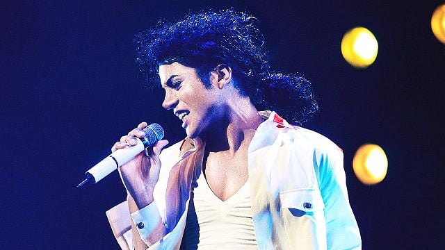 bild aus der news Wie aus dem Gesicht geschnitten: Darum sieht der Hauptdarsteller aus "Michael" dem realen Michael Jackson zum Verwechseln ähnlich!