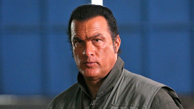 bild aus der news "Wir haben 450.000 Anrufe aus aller Welt bekommen": Steven Seagal (74) ist überzeugt, dass ER die Hauptrolle in diesem Tom-Cruise-Blockbuster verdient hätte