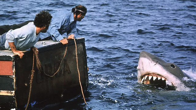 bild aus der news "Was ist passiert?": Steven Spielberg war fassungslos, als er erfuhr, was mit dem legendären Boot aus "Der weiße Hai" geschehen ist