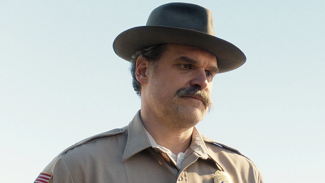 bild aus der news Nach Ausstieg wegen "Stranger Things 5": Dieser Star ersetzt David Harbour im neuen Film vom "Star Wars: Andor"-Macher