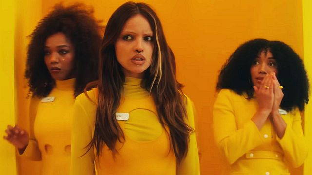 bild aus der news Der WTF-Film des Jahres? "Star Wars"- & Marvel-Stars im schrillen Trailer zu "I Love Boosters" mit Demi Moore