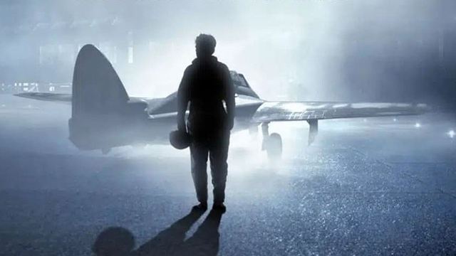 John Travolta als Weltkriegs-Pilot: Epischer Mystery-Trailer zu "Der Lotse" vom "Gravity"- & "Roma"-Macher