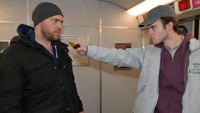 bild aus der news GZSZ Vorschau heute: Erik wehrt sich gegen zwei Täter - doch das könnte Folgen haben