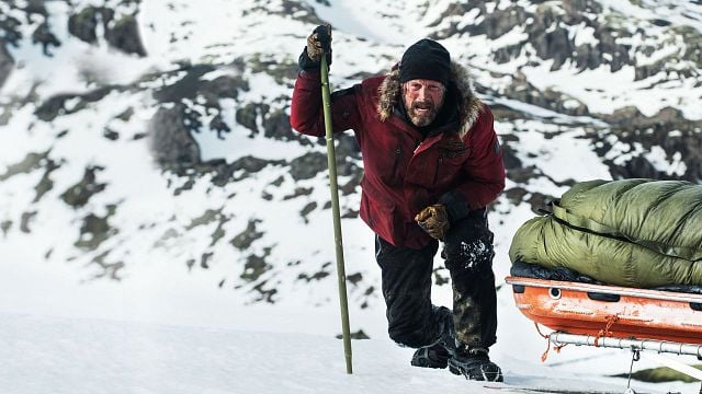 bild aus der news Heute werbefrei im TV: In diesem intensiven Abenteuer-Thriller im ewigen Eis kämpft ein "Star Wars"-Held um sein Leben