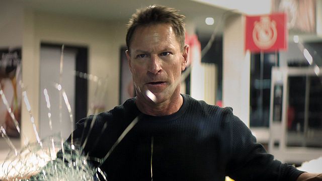 bild aus der news Action wie bei "John Wick" mit "The Dark Knight"-Star & Schäferhund mit Titangebiss: Trailer zu "Muzzle 2: City Of Wolves"