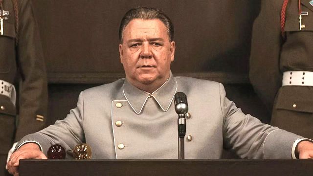 bild aus der news Von Hitlers rechter Hand zum fiesen Aufseher: Erste Bilder zum neuen Film von "Gladiator"-Star Russell Crowe