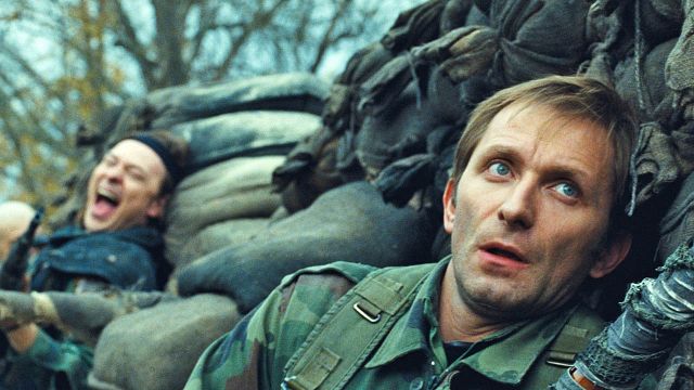 bild aus der news Mit diesem Kriegsfilm gab eine Hollywood-Ikone ihr Regiedebüt: Er floppte an den Kinokassen und ist 15 Jahre später völlig vergessen!