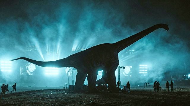 bild aus der news Der Dino-Blockbuster des Sommers: Hier ist der lange Trailer zu "The End Of Oak Street" mit Anne Hathaway und Ewan McGregor