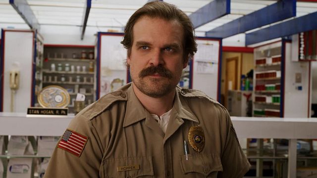 bild aus der news Von den Machern eines der erschütterndsten Filme 2024: "Stranger Things"-Star David Harbour in neuem Psycho-Horror dabei
