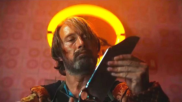 bild aus der news Bond-Bösewicht in abgefahrener Monster-Action: Trailer zum Fantasy-Horror "Dust Bunny" mit "Alien"-, "Star Wars"- & Marvel-Stars