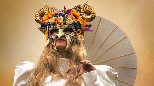 bild aus der news "Midsommar" mit noch abgefahreneren Kills? Atmosphärischer Trailer zum Folk- & Folterhorror "Garden Of Eden"