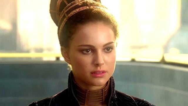bild aus der news "Würdest du gern mal in einem ‚Star Wars‘-Film mitspielen?": Kult-Regisseur vergisst, dass Natalie Portman ein Teil der Sci-Fi-Saga war