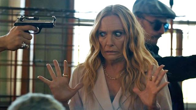 Deutscher Trailer zur turbulenten Crime-Comedy "Mafia Mamma": "Knives Out"-Star Toni Collette erbt ein Gangster-Imperium