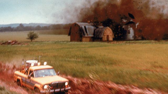 bild aus der news Stoppt "Twister" bei 55 Minuten und 21 Sekunden: Ein mysteriöser Mann im Maisfeld gibt seit 30 Jahren Rätsel auf!