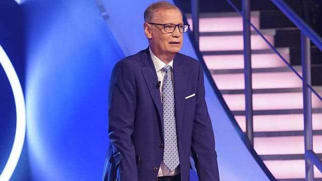 bild aus der news Günther Jauch auf Krücken: So lange wird der "Wer wird Millionär?"-Moderator mit seiner Verletzung zu sehen sein