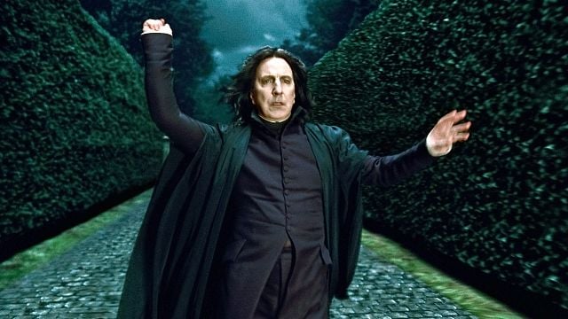 bild aus der news "Harry Potter"-Star Alan Rickman hätte fast in einer der größten Sagas der Kinogeschichte mitgespielt ⁠– seine Karriere wäre völlig anders verlaufen!