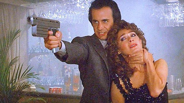 bild aus der news Dieser Sci-Fi-Film vom "Jurassic Park"-Schöpfer scheiterte an "Terminator" – dabei hat er vieles aus der Zukunft vorhergesagt!