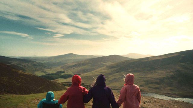 bild aus der news Eine Achterbahnfahrt der Gefühle: Deutscher Trailer zu "Vier Mütter für Edward" – exklusiv bei FILMSTARTS