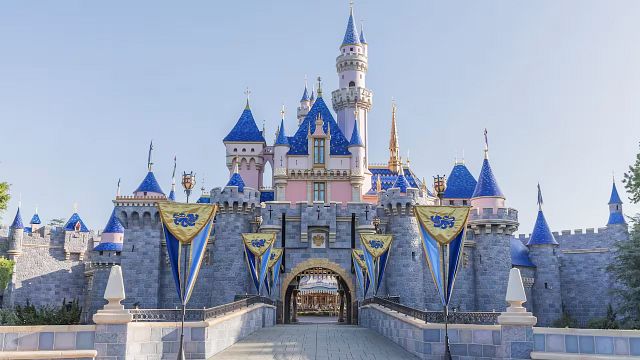bild aus der news Die Geschichte der Intimwäsche: Dieser ungewöhnliche Shop hielt sich nur für kurze Zeit im Disneyland