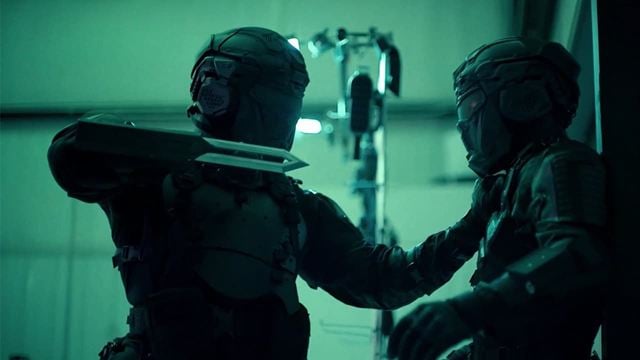 Im Trailer zum Action-Horror "Dead Zone Z" kämpfen "Lost"-, "Sniper"- & "Arrow"-Stars gegen Pandemie-Zombies