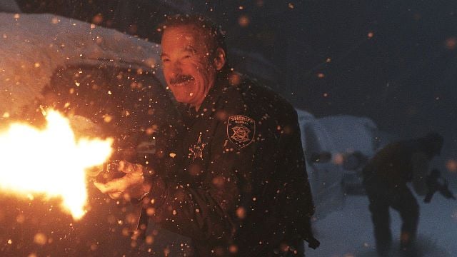 bild aus der news "John Wick" trifft "Fargo": Explosive Action im deutschen Trailer zu "Normal" – mit "Game Of Thrones"- & "Nobody"-Stars