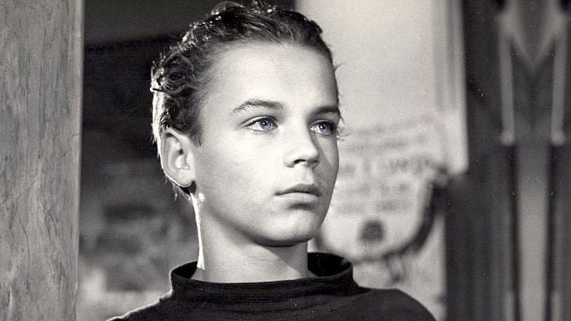 bild aus der news Heute ist er auf der ganzen Welt berühmt, vor 74 Jahren machte er seine ersten Schritte im Kino: Habt ihr ihn erkannt?
