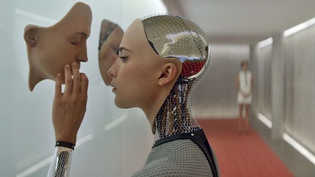 TV-Tipp: Heute Abend läuft einer der besten Sci-Fi-Filme der letzten 10 Jahre – perfekt durchgestylt & elektrisierend!