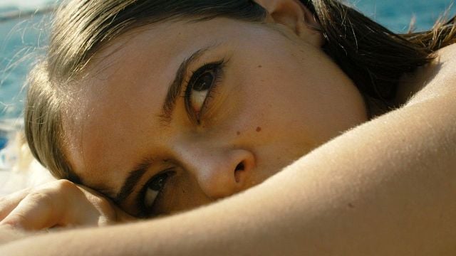 bild aus der news Hungrige Haie und ein Psychopath mit Gewehr: Im deutschen Trailer zum Survival-Thriller "Trapped" wird der Traumurlaub zum Horrortrip