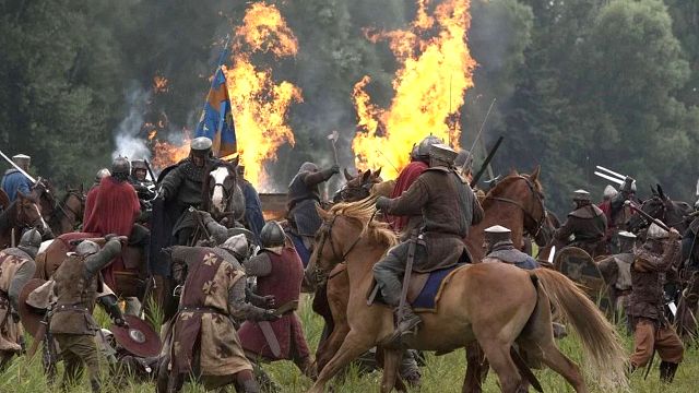 bild aus der news Streaming-Tipp: In dieser bildgewaltigen Bestseller-Verfilmung wird das brutale Mittelalter lebendig