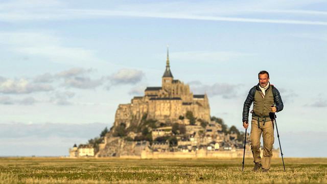 Publikumserfolg aus Frankreich: Deutscher Trailer zu "Auf dem Weg" mit Jean Dujardin – exklusiv bei FILMSTARTS
