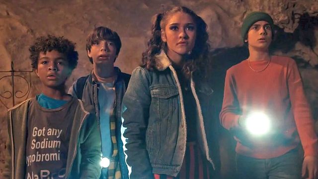 bild aus der news "Stranger Things" trifft "ES" & "Gänsehaut": Im Trailer zu "Spooky Night" lehrt uns ein "Zurück in die Zukunft"-Star das Fürchten