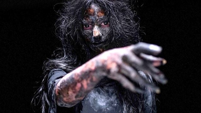 Deutscher Trailer zum Psycho-Horror "Leave": Frau landet auf Suche nach Eltern bei Satanisten-Sekte