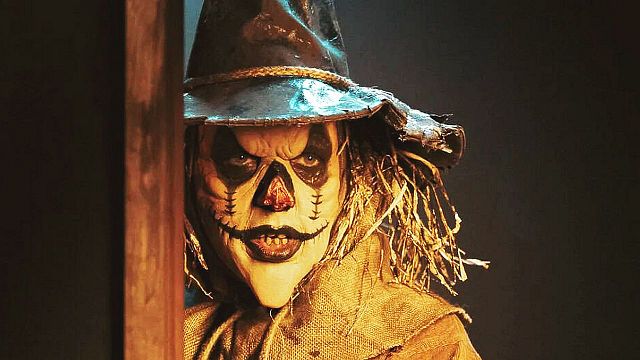 bild aus der news 80er-Retro-Horror mit Vogelscheuche als Serienkiller: Trailer zum Slasher "Die‘ced: Reloaded"