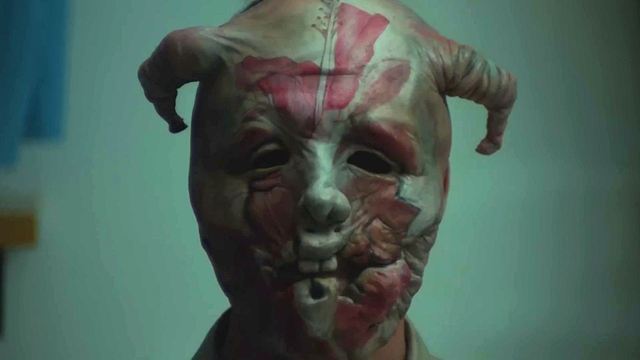 Grusel-Masken, Ekel-Schleim und schaurige Doppelgänger: Der erste Trailer zum Horrorfilm "Infinity Pool" weckt dunkle Fantasien