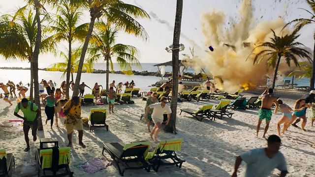 bild aus der news In 3 Tagen gibt’s Krieg im Urlaubsparadies: Deutscher Trailer zum Action-Thriller "Invasion" – vom Macher eines Netflix-Hits!