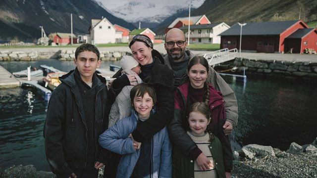 bild aus der news Goldene Palme in Cannes 2026: Provokantes, wie viel diskutiertes Drama "Fjord" mit Sebastian Stan und Renate Reinsve gewinnt!