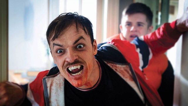 bild aus der news "Shaun Of The Dead" mit Vampiren statt Zombies? Deutscher Trailer zum blutigen Horror-Spaß "Let The Wrong One In" mit "Buffy"-Star