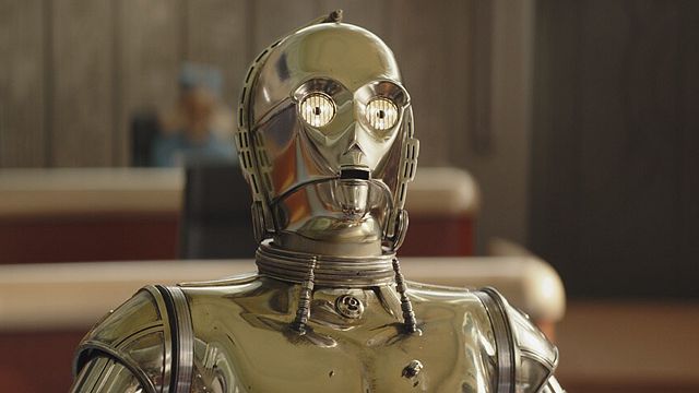 bild aus der news "Ich glaube euch nicht": "Star Wars"-Fans sind entsetzt, als sie nach Jahrzehnten C-3PO endlich richtig sehen