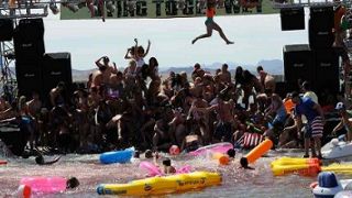 bild aus der news "Piranha 3DD": Ving Rhames, Christopher Lloyd und Katrina Bowden dabei