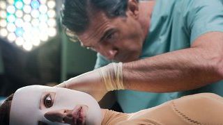 bild aus der news "Die Haut, in der ich wohne": Neuer Filmclip zum Thriller-Drama mit Antonio Banderas